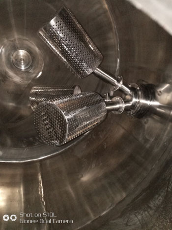 SZG系列雙錐回轉(zhuǎn)真空干燥機